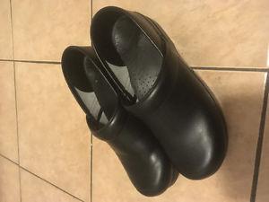 Dansko Women's Black Shoes Size 39