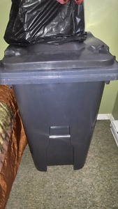 Large garbage box with wheels