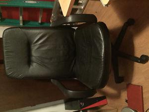 Like new bonded leather computer chair