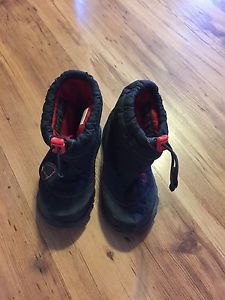 North face kids winter boots 9US