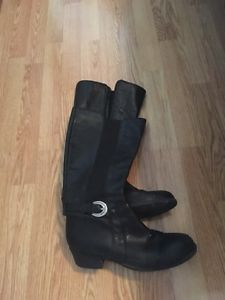 Size 8 wide black boots