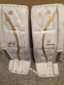 Vaughn Velocity Goalie Pads  White and Gold