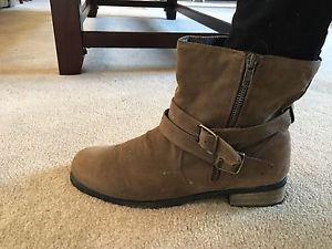 Wanted: Low suede winter boots. Size 8