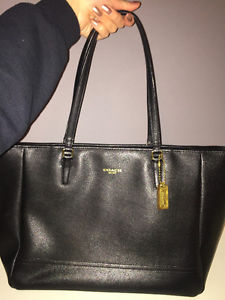 COACH Large Genuine Black Leather Tote bag with gold details