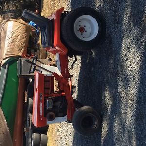 Garden tractor in mint shape