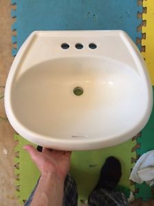Pedestal sink