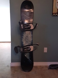 Snowboard and bindings