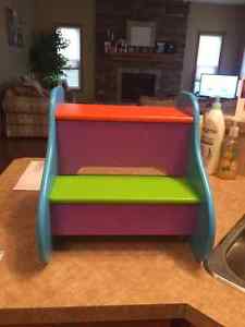 Zoo Children's Colorful Step Stool