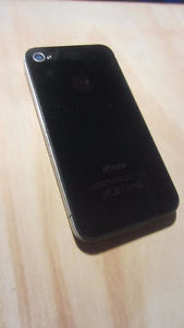 iPhone 4s With Charger & Case