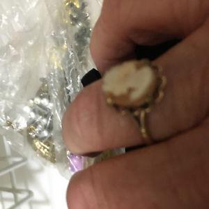 14kt gold cameo ring