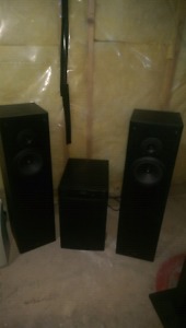 2 Tower speakers+ 10" powered sub woofer