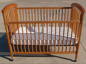 Adjustable crib in great condition