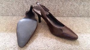 Brown strap sandals-size 6-7