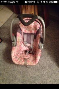 Car seat with 2 bases. EXP DECEMBER 