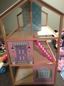 Doll/barbie house