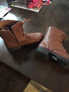 Ladies boots