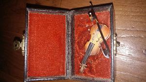 Miniature tiny Violin