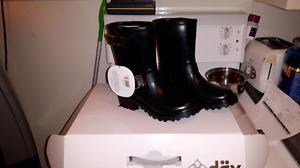 Nwt Dav black rain boots size 8