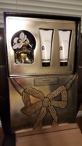 Perfume and body lotion box set. Daisy by Marc Jacobs.