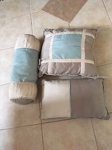 Set of 3 decorative pillows