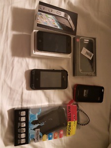 2 Iphone 4 with accessories