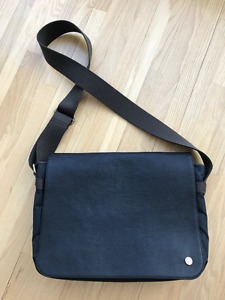 2 Messenger Bags