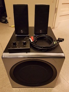 200 watt 2.1 Speakers (works but has humming sounds)