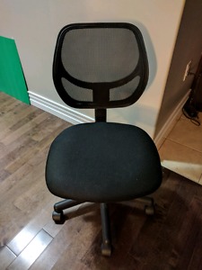 Ergonomic desk chair