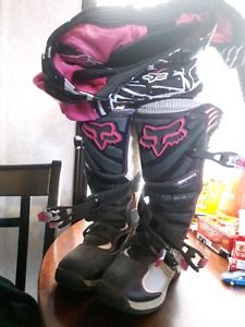 Ladies dirt bike boots and pants size 7