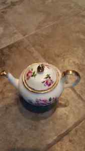 Orleans Rose Teapot