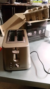 TOASTER- BRAND NEW, NEVER USED! IN BOX
