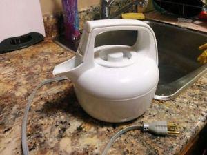 White electric kettle