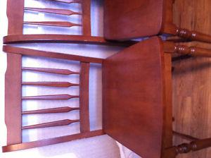 dinning table and 4 chairs
