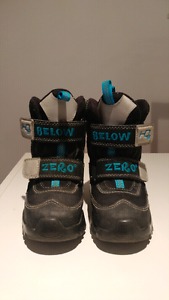 Boys snow boots - size 9