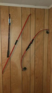 Archery set 2 bows and 6 arrows
