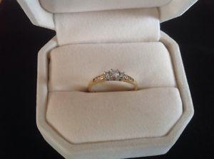 Engagement ring / diamond ring