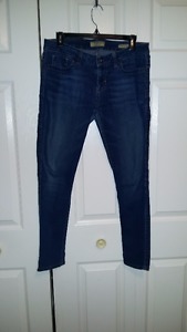 Guess size 29 stretchy skinny jeans, perfect condition