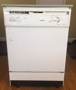 Hotpoint 24" White Portable Dishawasher