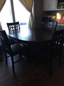 Kitchen Table with removable leaf and 4 chairs set