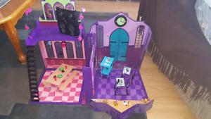 Monster High Dolls and Monster High School