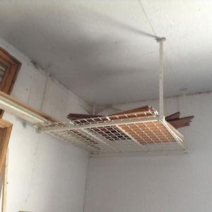 Overhead storage unit