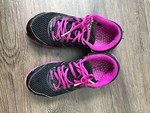 Women's size 6 Adidas Climacool runners