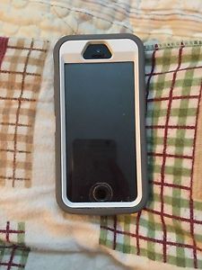 iPhone 5s 16GB with otter box - locked to bell/Virgin