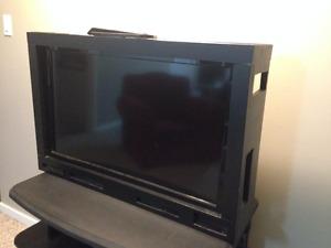 32" Flat Screen TV