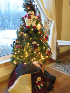 3ft prelit, predecorated Christmas tree