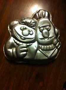 Bert & Ernie cake pan