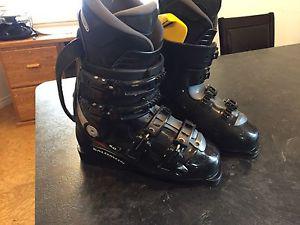 Down hill ski boots