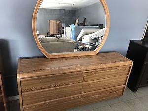 Dresser with mirror for sell.