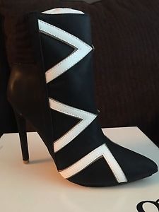 Faux- leather bootie