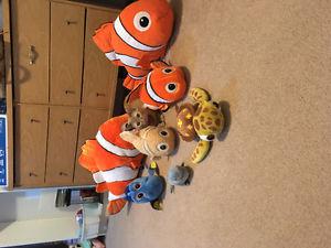 Finding Nemo/dory plush